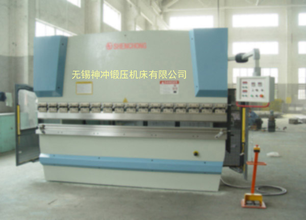 WC67Y-100T3200液壓折彎?rùn)C(jī)圖片.jpg WC67Y-100T3200液壓折彎?rùn)C(jī)圖片.jpg