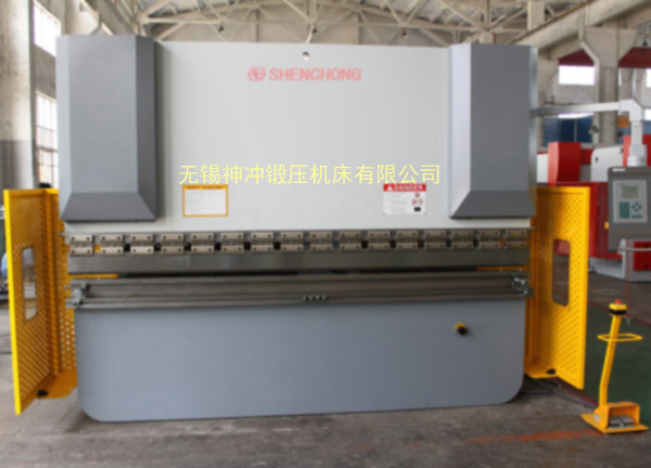 160噸3米2數(shù)控折彎機(jī).jpg 160噸3米2數(shù)控折彎機(jī).jpg