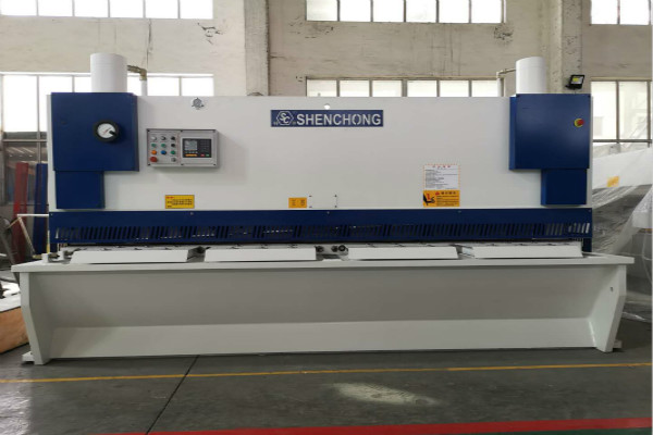 無錫神沖數(shù)控折彎機.jpg 無錫神沖數(shù)控折彎機.jpg