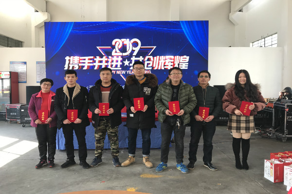 先進(jìn)個人.jpg 先進(jìn)個人.jpg