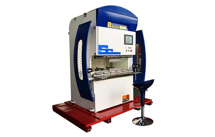 高速數(shù)控折彎?rùn)C(jī)圖片